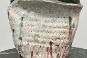 Raku vessel (H 22cm W 20cm) 160€
