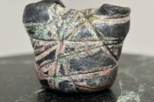 Raku vessel (H 9cm x W 11cm) 70€