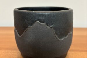 Stoneware black clay vessel (H 8cm x Ø 11cm) 50€