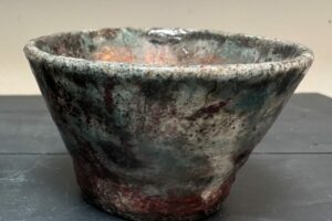 Raku vessel (H 8.5 cm Ø 14 cm)